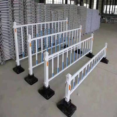 三明公路中間護(hù)欄多少錢市政公路隔離護(hù)欄價(jià)格城市道路護(hù)欄的